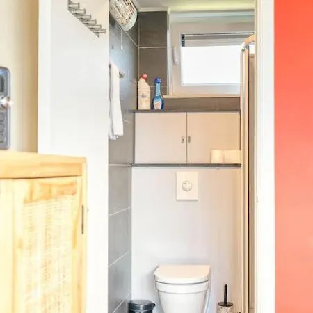 Cozy Retreat In Charming