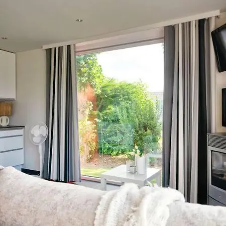 Cozy Retreat In Charming *