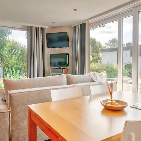 Semesterbostad Cozy Retreat In Charming *
