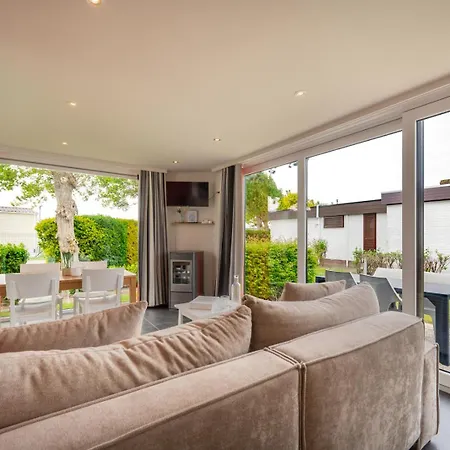 Cozy Retreat In Charming *